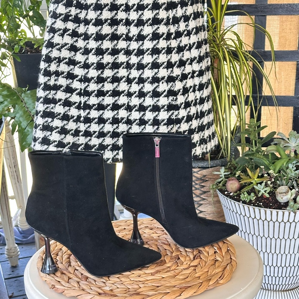 Gianni Bini Firenze Black Suede Boot w/Hourglass Lucite Heel